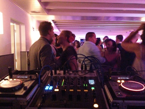Dansvloer bij een optreden van DJ Dre